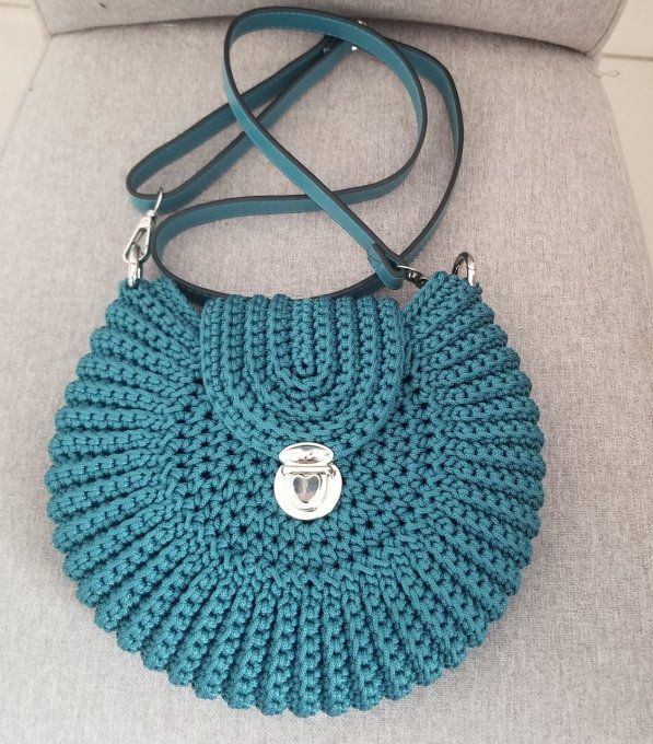 Sac rond au crochet bleu canard bandoulière réglable