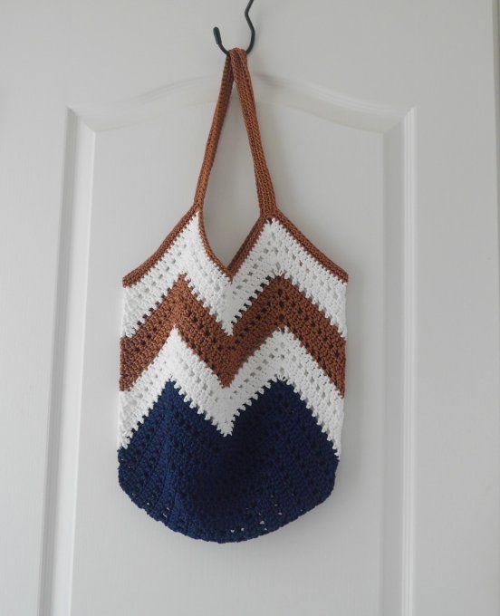 Sac fourre-tout marine blanc rouille au crochet fait main. Grand sac bohème chic