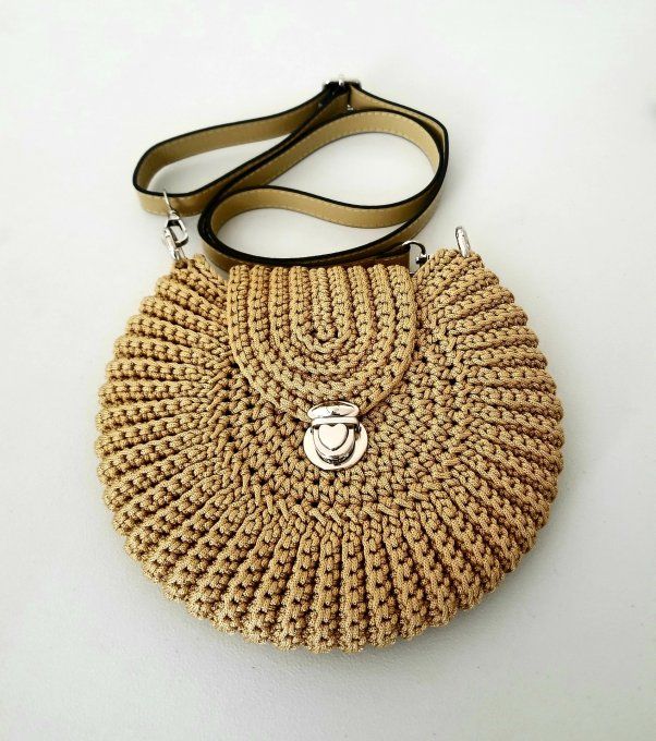 Petit sac rond au crochet vieil oravec bandoulière réglable et fermoir métallique